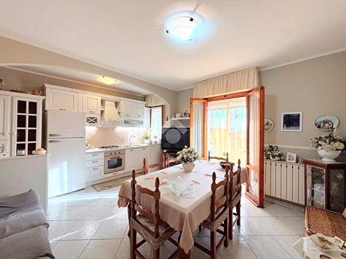 Appartamento quadrilocale in vendita in Via Barzano, Montemurlo