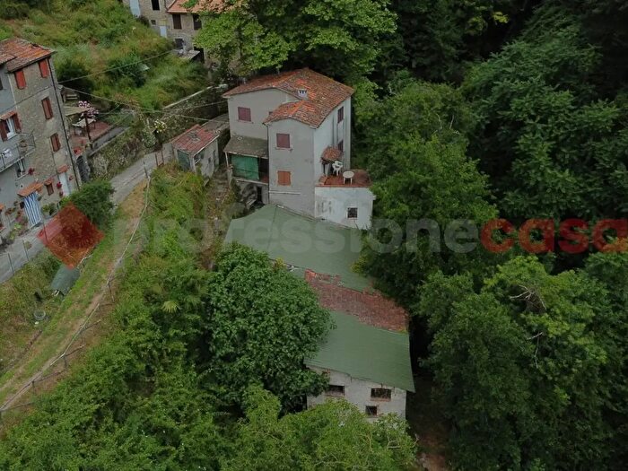 Casa quadrilocale in vendita in Via Carmelo Cappello Casoli, Camaiore
