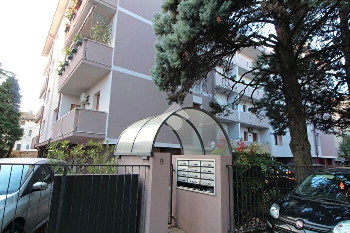 Appartamento trilocale in vendita in Via Valeggio sul Mincio, Vicenza