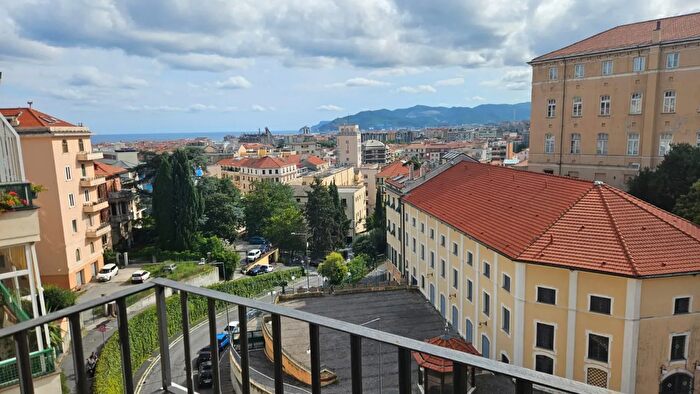 Appartamento quadrilocale in vendita in Via Beato Pietro Formica, Savona