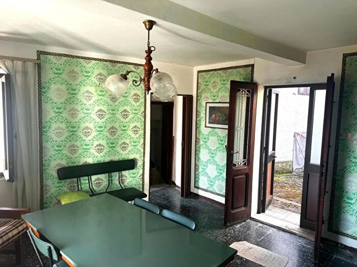 Casa con 7 locali in vendita in Fabbriche di Vergemoli