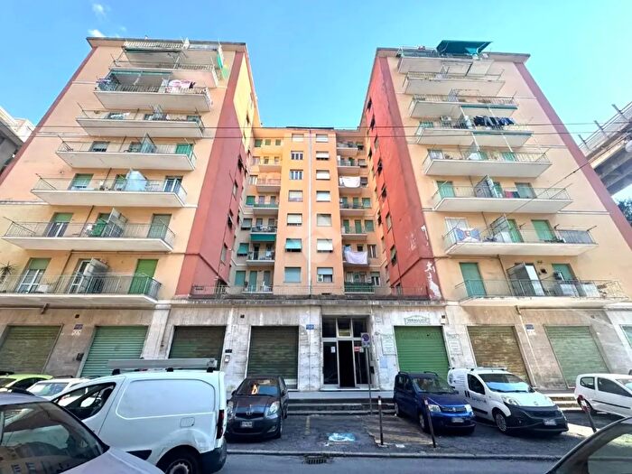 Appartamento trilocale in vendita in Salita Brasile, Genova