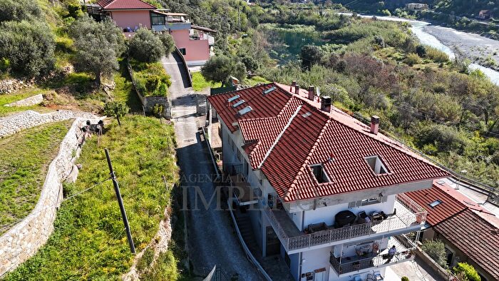 Casa con 5 locali in vendita in Frazione Varase, Ventimiglia