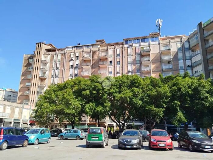 Appartamento trilocale in vendita in Via Gino Zappa, Palermo