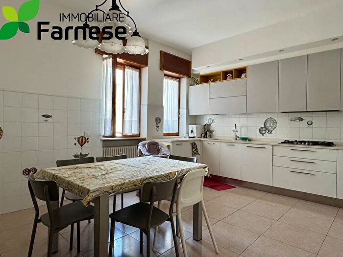 Appartamento con 5 locali in vendita in Piacenza