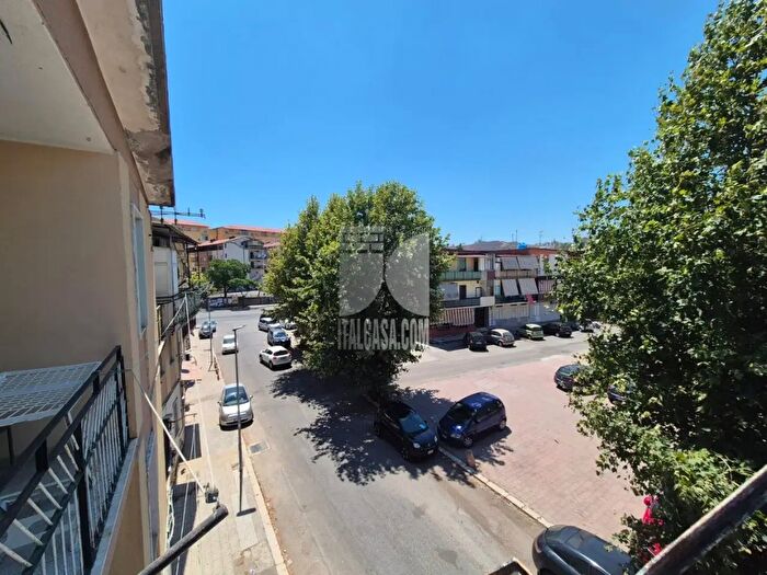 Appartamento trilocale in vendita in Via Francesco Nigro, Crotone