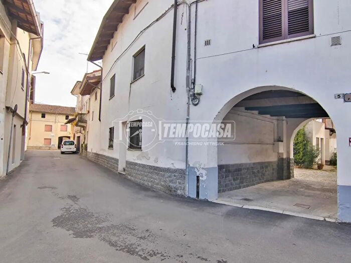 Casa con 5 locali in vendita in Fara Novarese