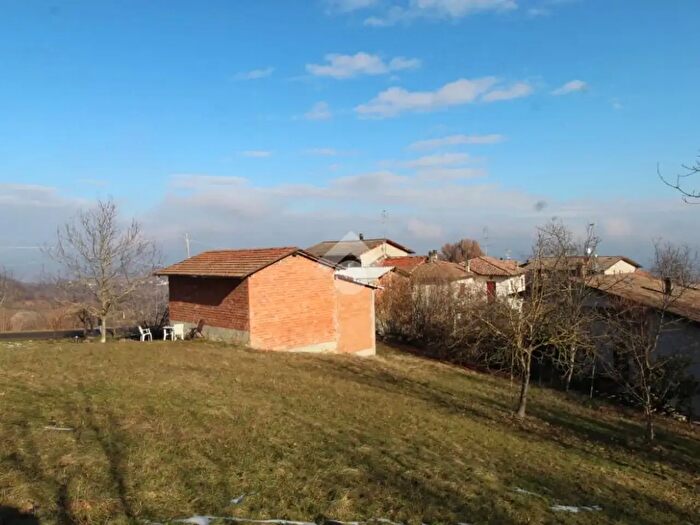 Casa con 6 locali in vendita in Via Valestra, Carpineti