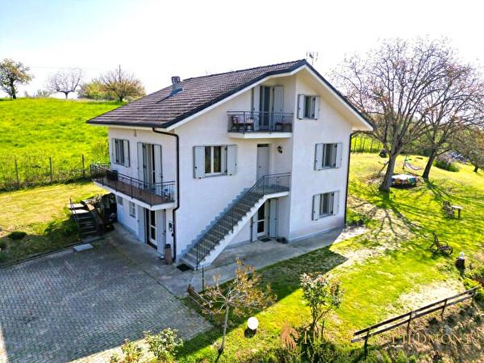 Casa con 6 locali in vendita in Ferrere