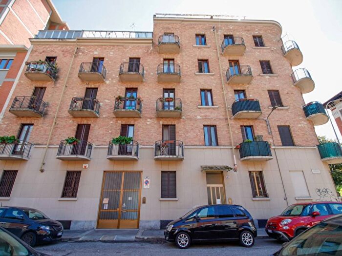Appartamento con 5 locali in affitto in Via Pinerolo, Aurora, Torino
