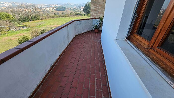 Appartamento con 5 locali in vendita in Ancona