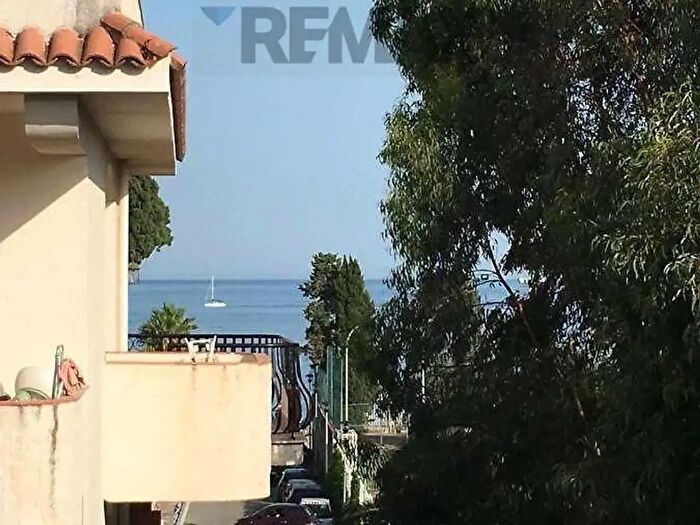 Appartamento trilocale in affitto in Via del Sileno, Giardini Naxos