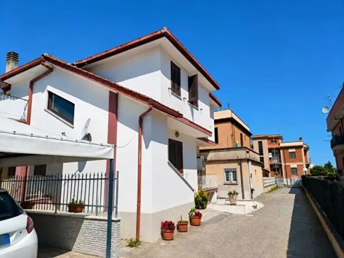 Appartamento quadrilocale in vendita in Via della Riserva Nuova, Roma