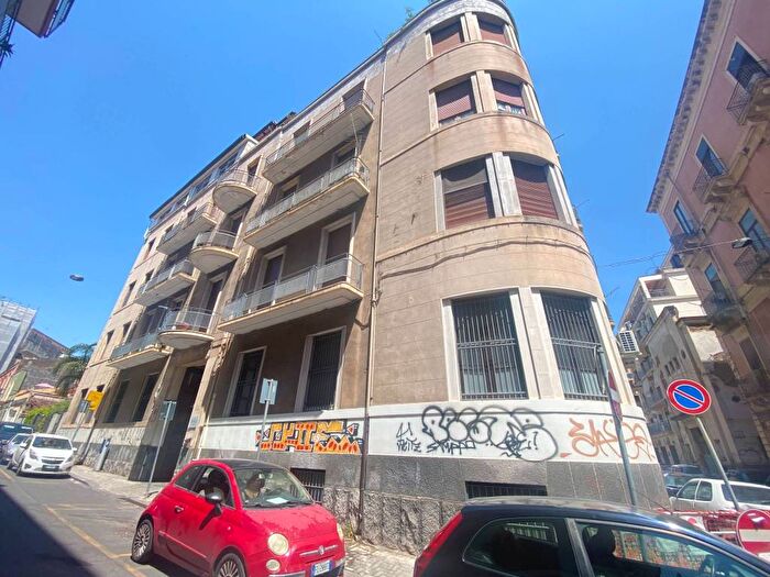 Appartamento con 6 locali in affitto in Via San Vito, Villa Bellini Santa Maria di Gesù, Catania