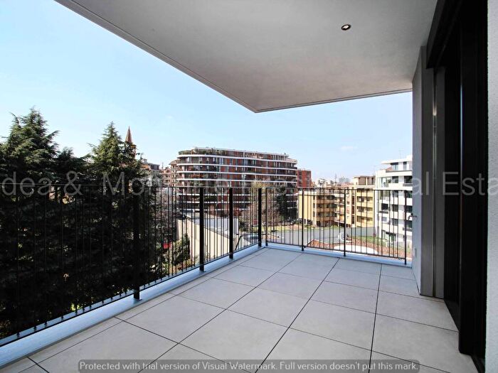 Appartamento bilocale in affitto in Via Ugo Bassi, Isola, Milano