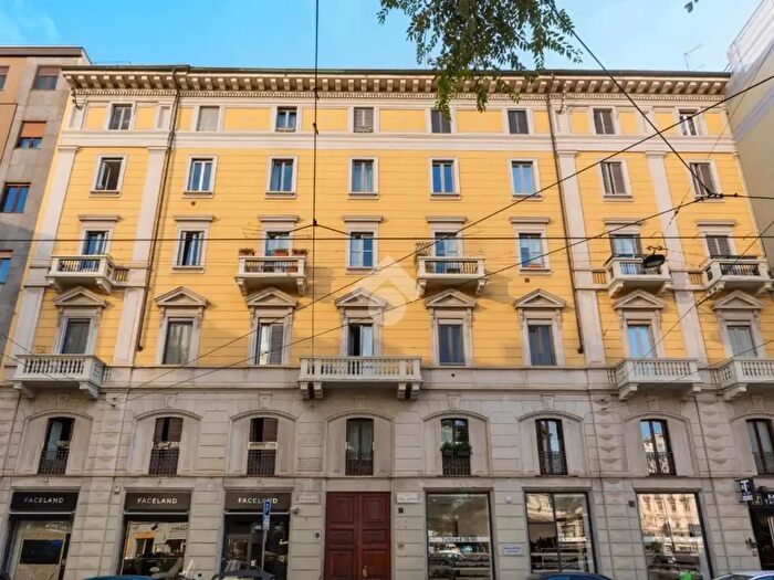 Appartamento con 5 locali in vendita in Piazza Cinque Giornate, Milano