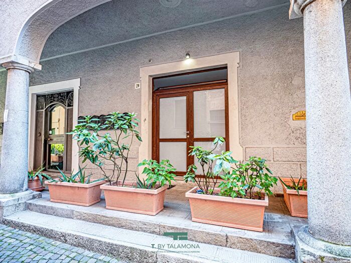 Appartamento bilocale in vendita in Porto Valtravaglia