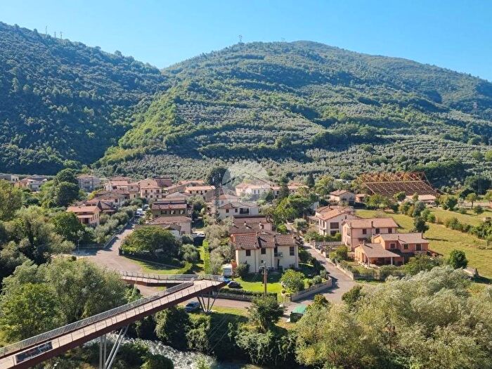 Appartamento quadrilocale in vendita in Via della Vittoria, Centro, Ferentillo