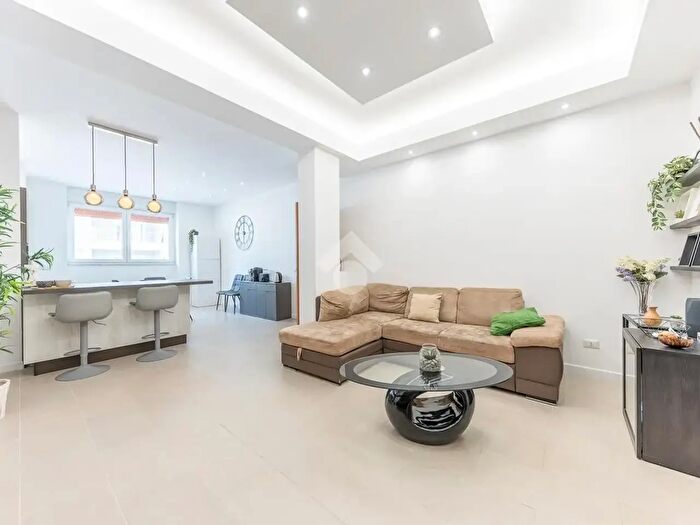 Appartamento quadrilocale in vendita in Via Roccabernarda, Roma