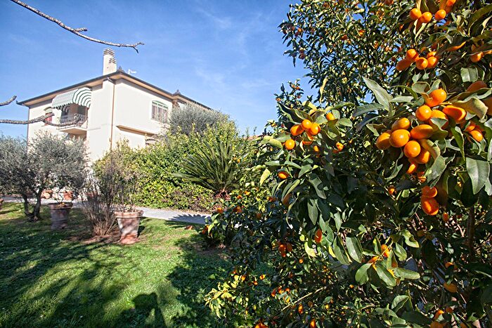 Casa con 13 locali in vendita in San Giuliano Terme