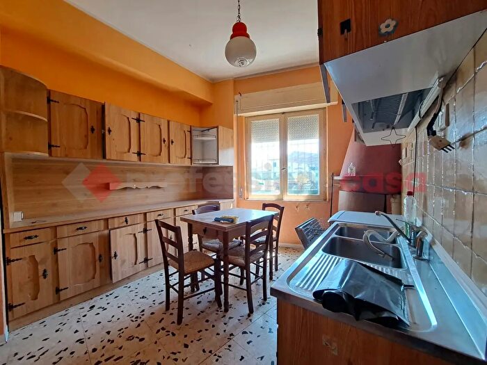 Casa con 6 locali in vendita in Via Carnello Snc, Isola Del Liri