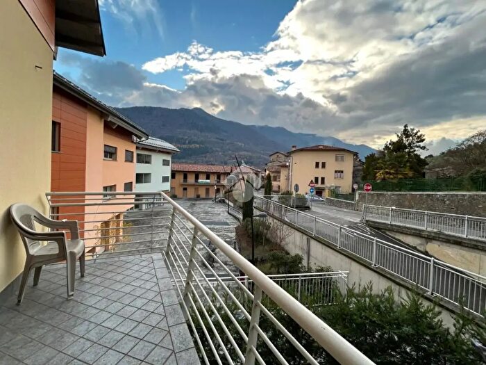 Appartamento trilocale in vendita in Via dei Fantoni, Solto Collina