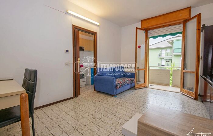 Appartamento trilocale in vendita in Via Frescobaldi, Modena