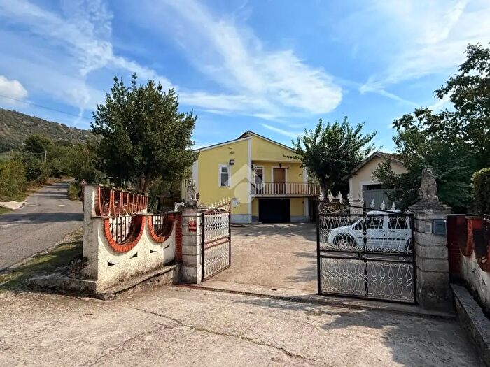 Casa con 6 locali in vendita in Via Madonna di Tufano, Anagni