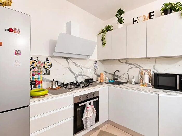 Appartamento trilocale in vendita in Via Tommaso Rook, Pisa