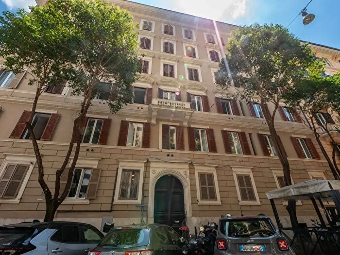 Appartamento con 6 locali in vendita in Via Valadier, Roma