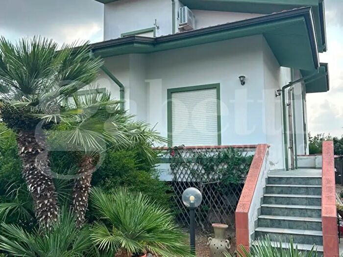 Appartamento trilocale in vendita in Via Raimondo Bonu, Santa Giusta