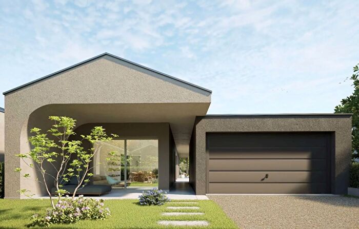 Casa quadrilocale in vendita in Via Turati, Carugo