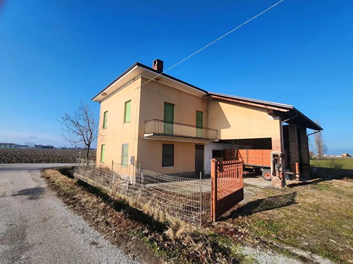 Casa quadrilocale in vendita in Morozzo
