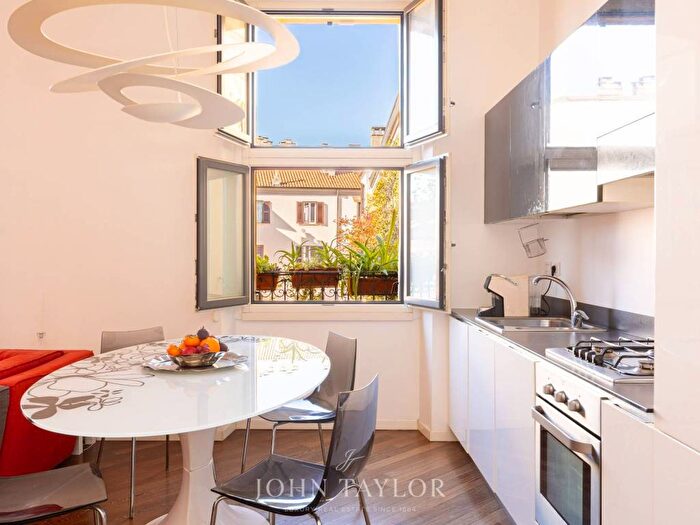 Appartamento con 5 locali in affitto in Via di Porta Tenaglia, Moscova, Milano