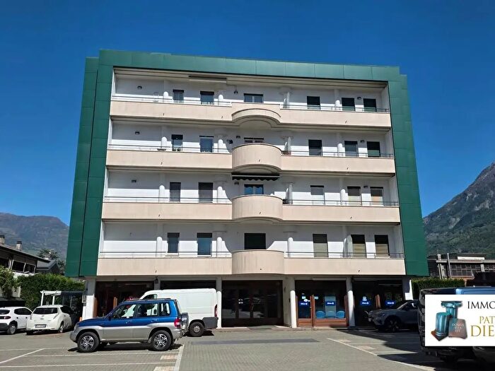 Appartamento con 5 locali in vendita in Corso Lancieri, Aosta