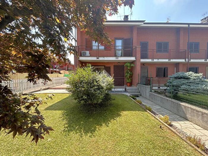 Casa con 6 locali in vendita in Via Cotonificio, Strambino
