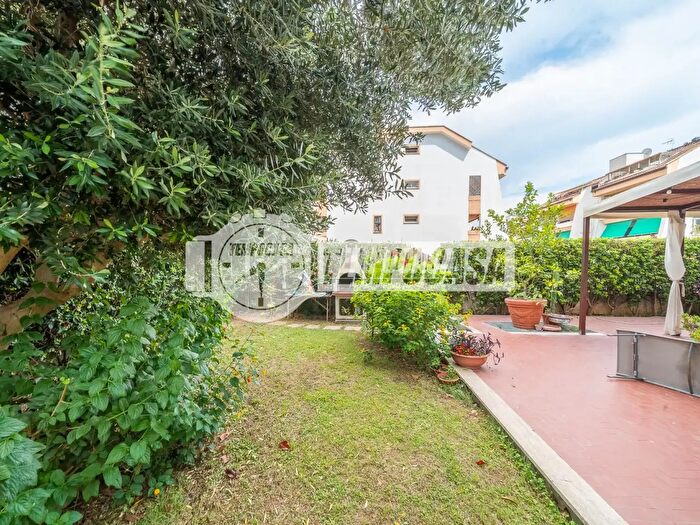 Appartamento trilocale in vendita in Via Renato Pastore, Cerveteri