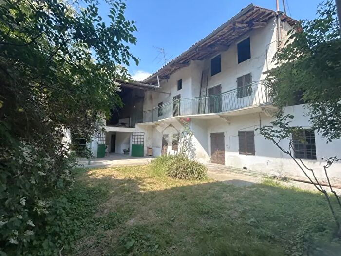 Casa con 5 locali in vendita in Vicolo Brofferio, Borgomasino