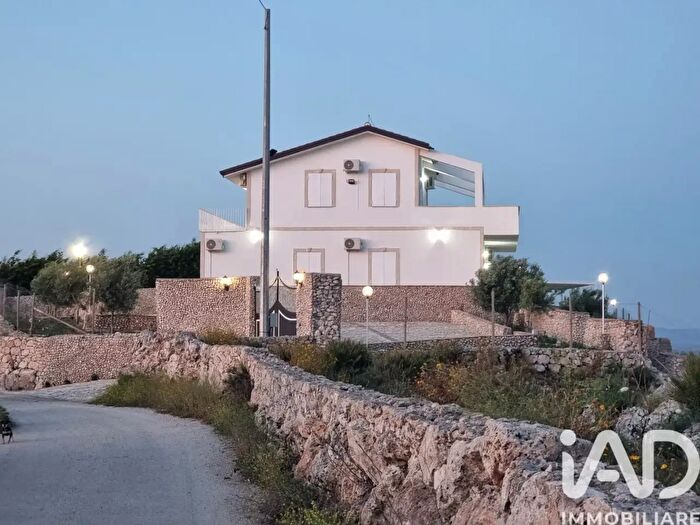 Casa con 9 locali in vendita in Via Grada Snc, Ravanusa