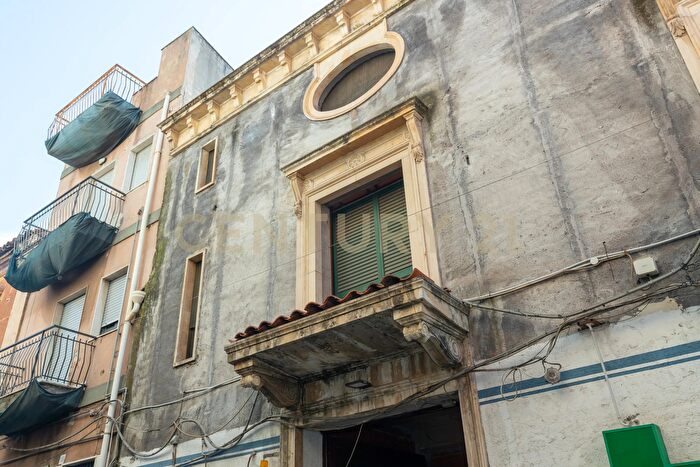 Casa con 10 locali in vendita in Via Marchese, Misterbianco