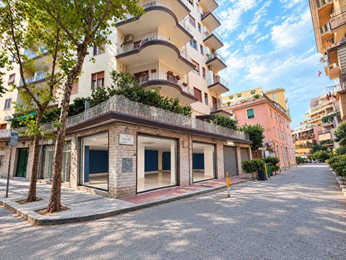 Casa monolocale in affitto in Via Giuseppe Bonito, Vomero, Napoli