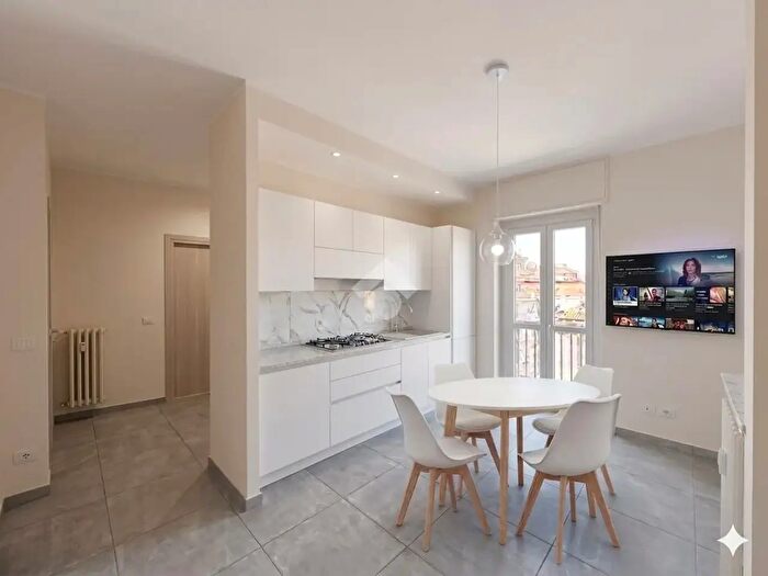 Appartamento trilocale in vendita in Via Francesco Baracca, Torino