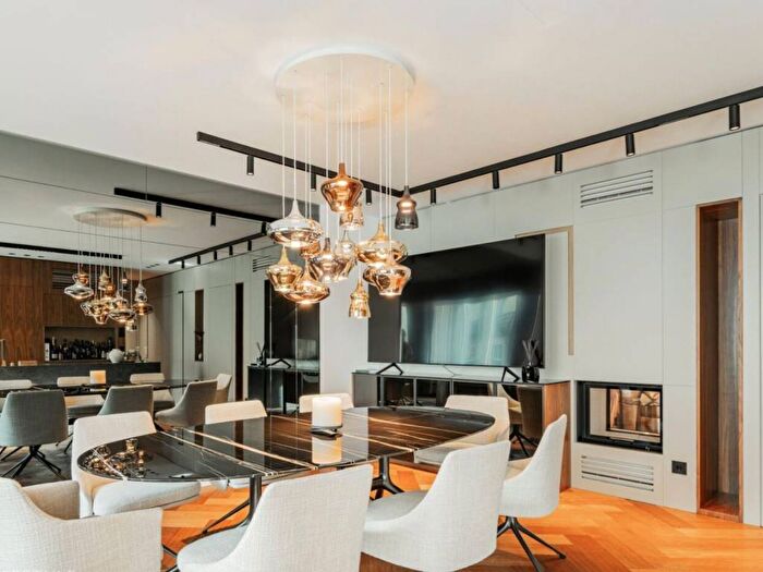 Appartamento quadrilocale in affitto in Via Olmetto, Carrobbio, Milano