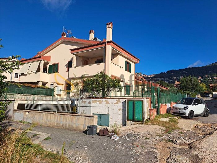 Appartamento bilocale in affitto in Via dei Pini, Rocca di Papa