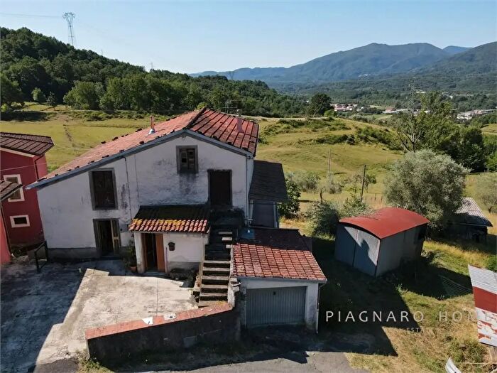 Casa quadrilocale in vendita in Filattiera