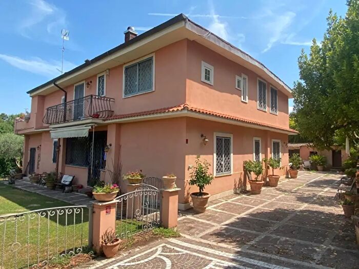 Casa con 17 locali in vendita in Via delle Cerqueta, Castel Madama