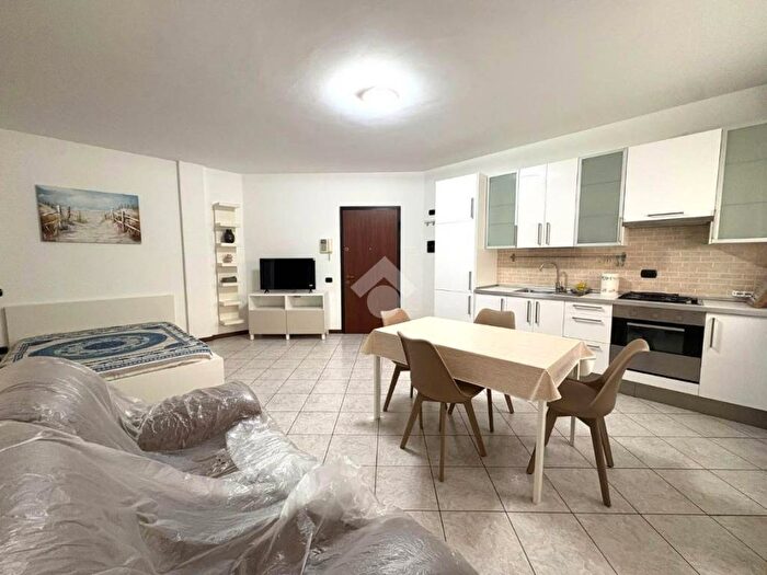 Appartamento monolocale in affitto in Flora, Legnano