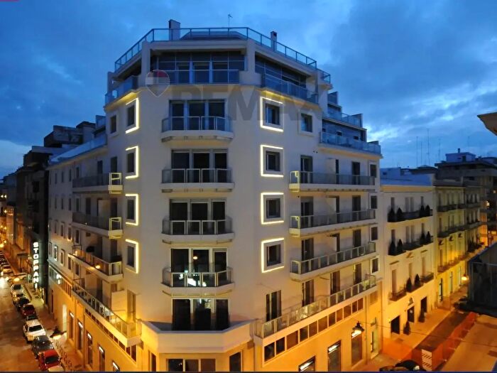 Appartamento quadrilocale in affitto in Via Calefati, Bari
