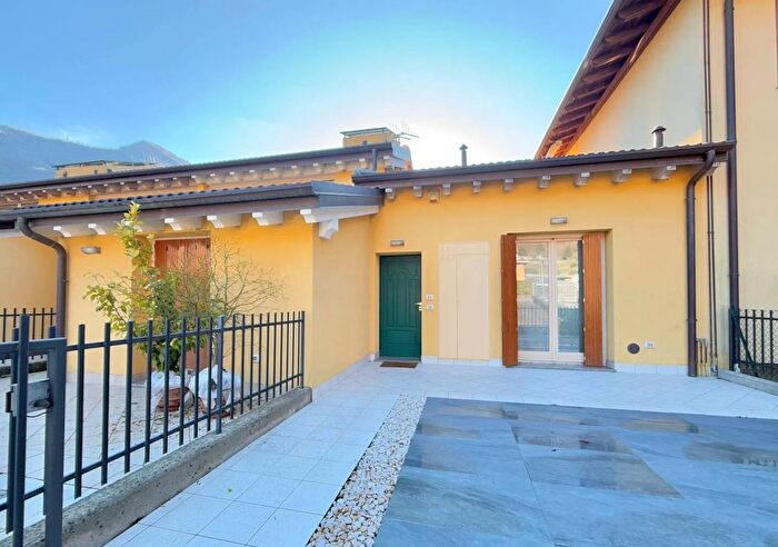 Appartamento bilocale in vendita in Via Gioacchino Rossini Ranzanico, Ranzanico