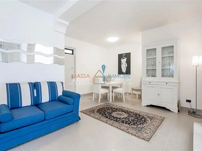 Casa con 5 locali in vendita in Viale Marina, Montignoso